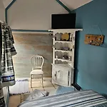 Le Clos Des Oiseaux Bed & Breakfast 3*