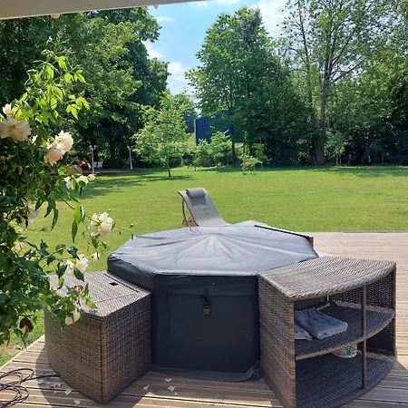 Le Clos Des Oiseaux Bed & Breakfast 3*