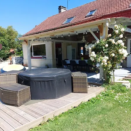 Le Clos Des Oiseaux Bed & Breakfast 3*